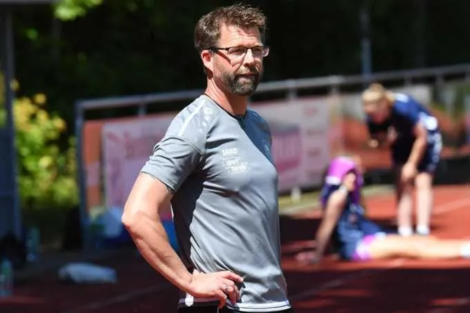 DJK-Trainer Dirk Bessler ist mit dem bisherigen Verlauf der Vorbereitung vollauf zufrieden.