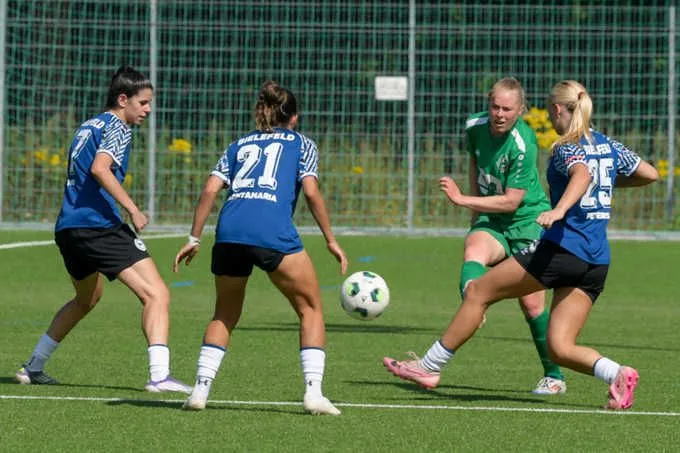 Die Fußballfrauen der DJK Arminia Ibbenbüren um Julia Dortmann haben ihr erstes Testspiel ausgetragen. Dabei trennten sie sich 3:3 von Arminia Bielefeld.